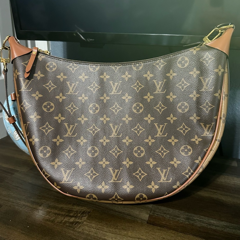 Louis Vuitton loop hobo